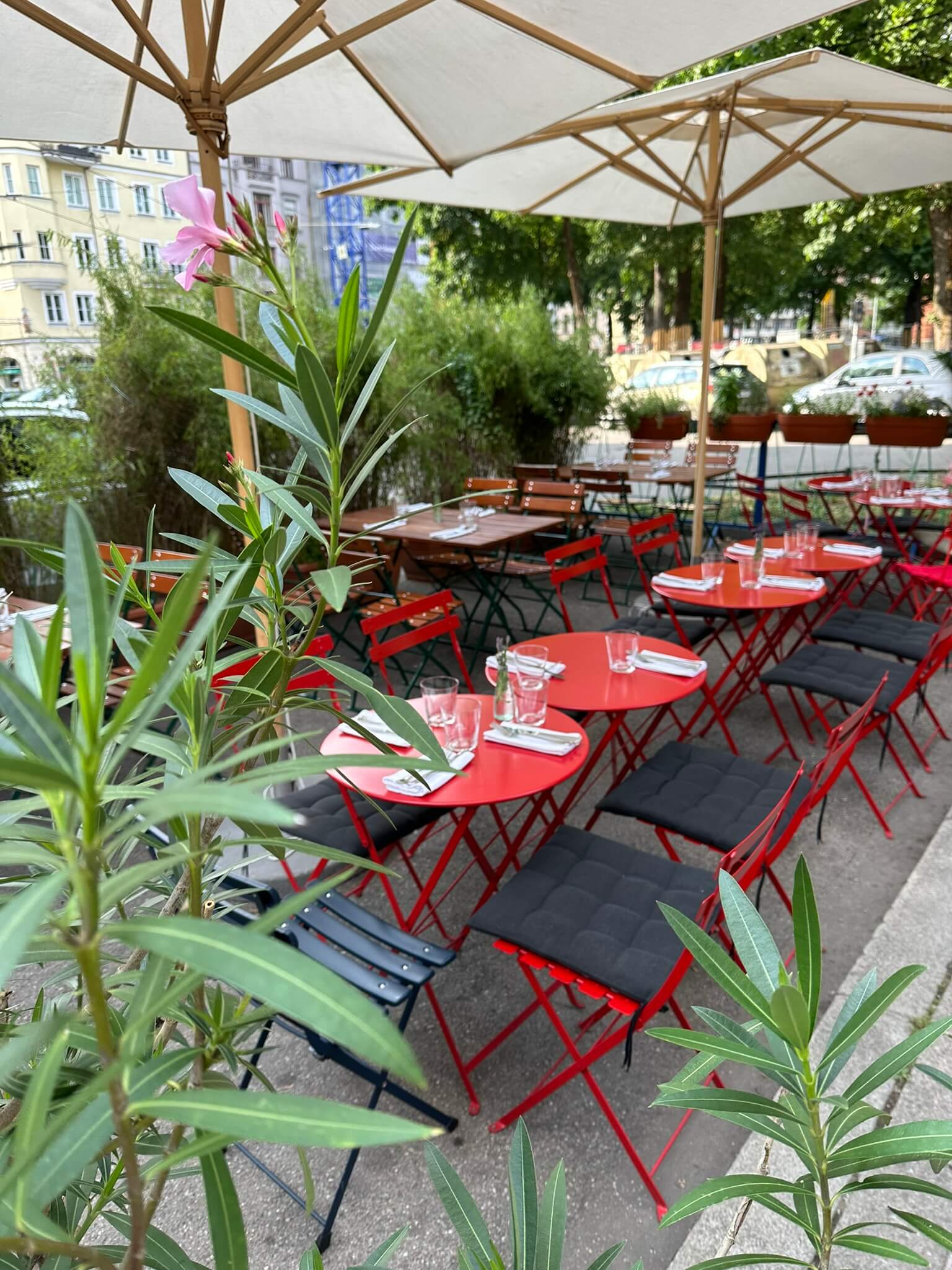 Künstlers Weinbar München Terrasse